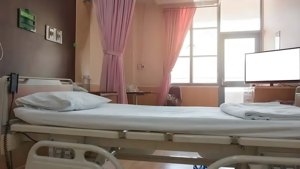 卿本佳人，何用偷心：拽女闯情关
